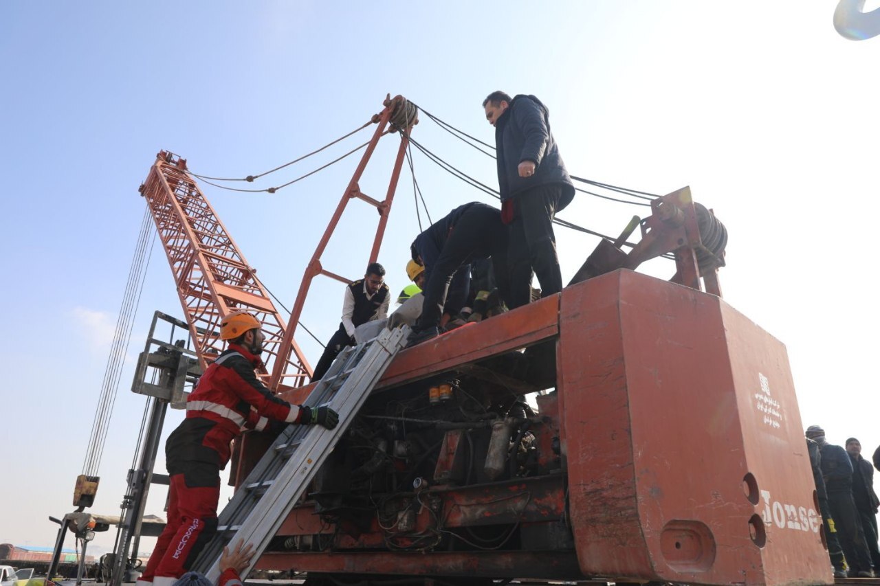 تعمیر جرثقیل در فریمان، حادثه ساز شد + تصاویر