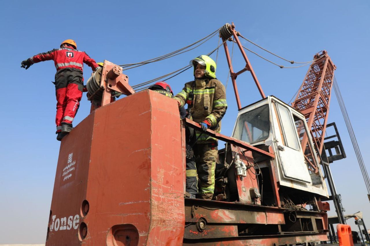 تعمیر جرثقیل در فریمان، حادثه ساز شد + تصاویر