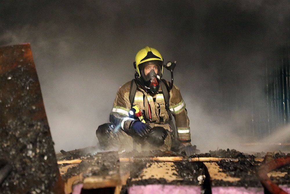 اطفای حریق  انبار بزرگ الوار درخیابان فدک مشهد + تصاویر