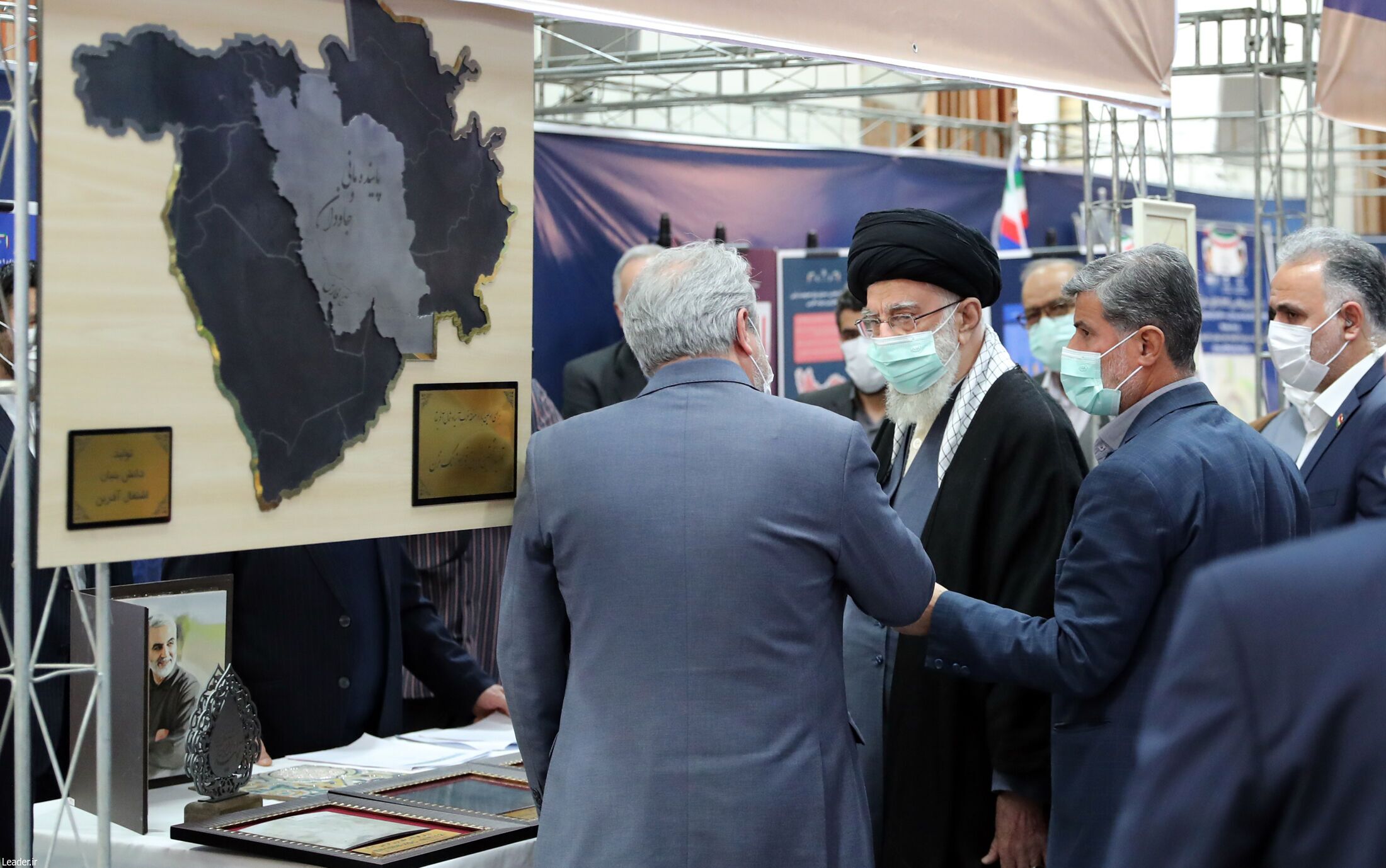 بازدید رهبر انقلاب از نمایشگاه توانمندیهای صنعتی+ عکس بازدید رهبر انقلاب از نمایشگاه توانمندیهای صنعتی+ عکس
