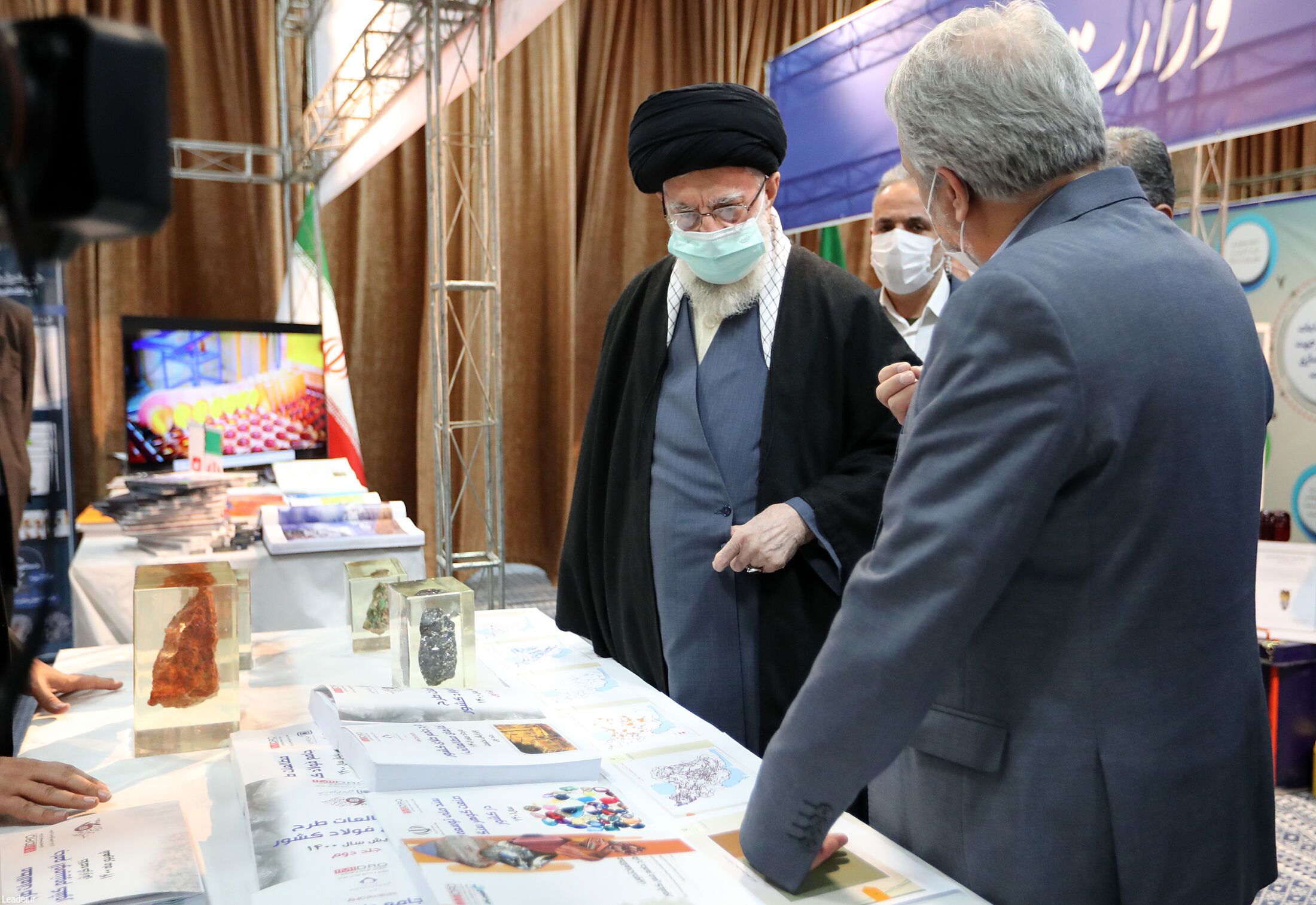 بازدید رهبر انقلاب از نمایشگاه توانمندیهای صنعتی+ عکس بازدید رهبر انقلاب از نمایشگاه توانمندیهای صنعتی+ عکس