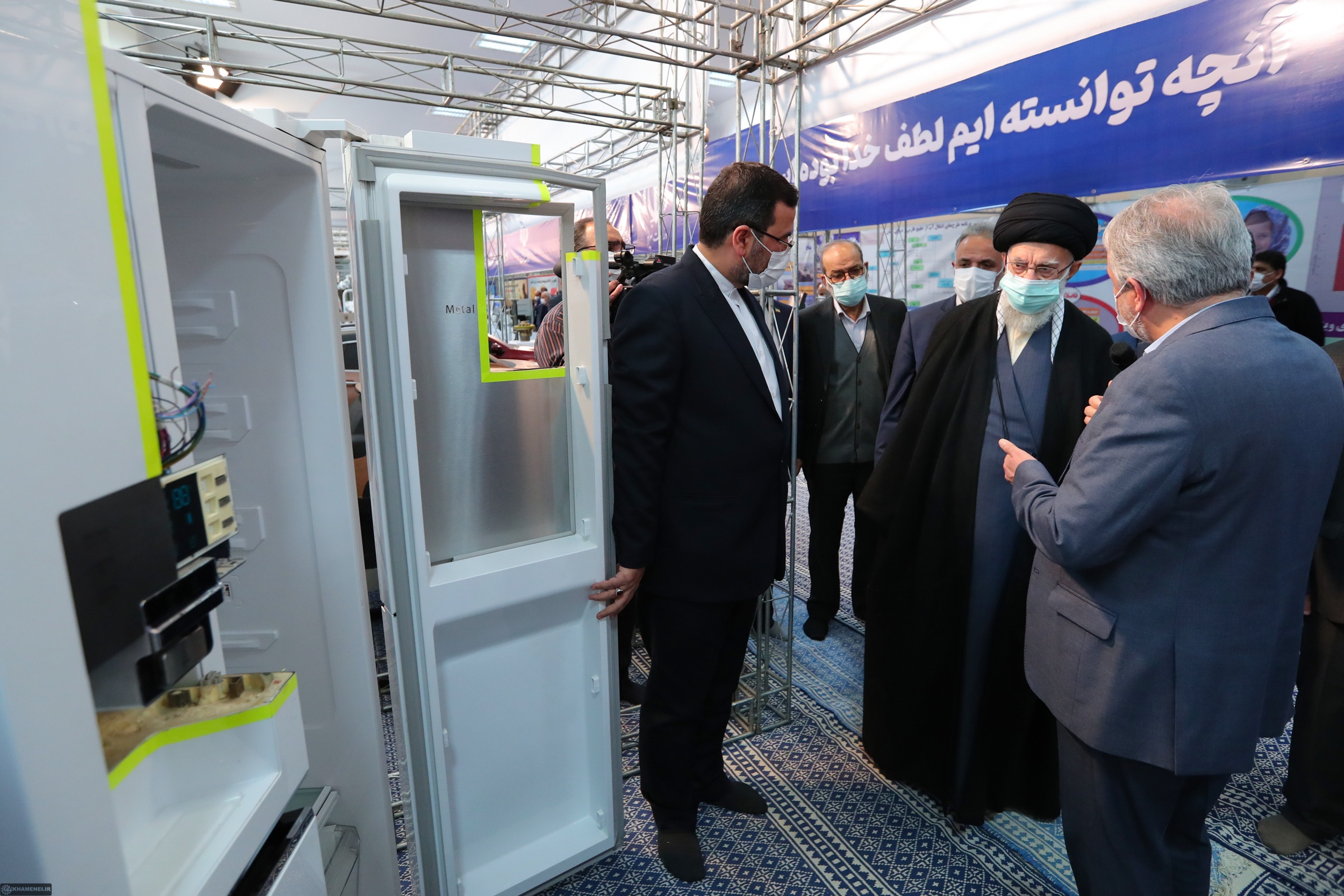 بازدید رهبر انقلاب از نمایشگاه توانمندیهای صنعتی+ عکس بازدید رهبر انقلاب از نمایشگاه توانمندیهای صنعتی+ عکس