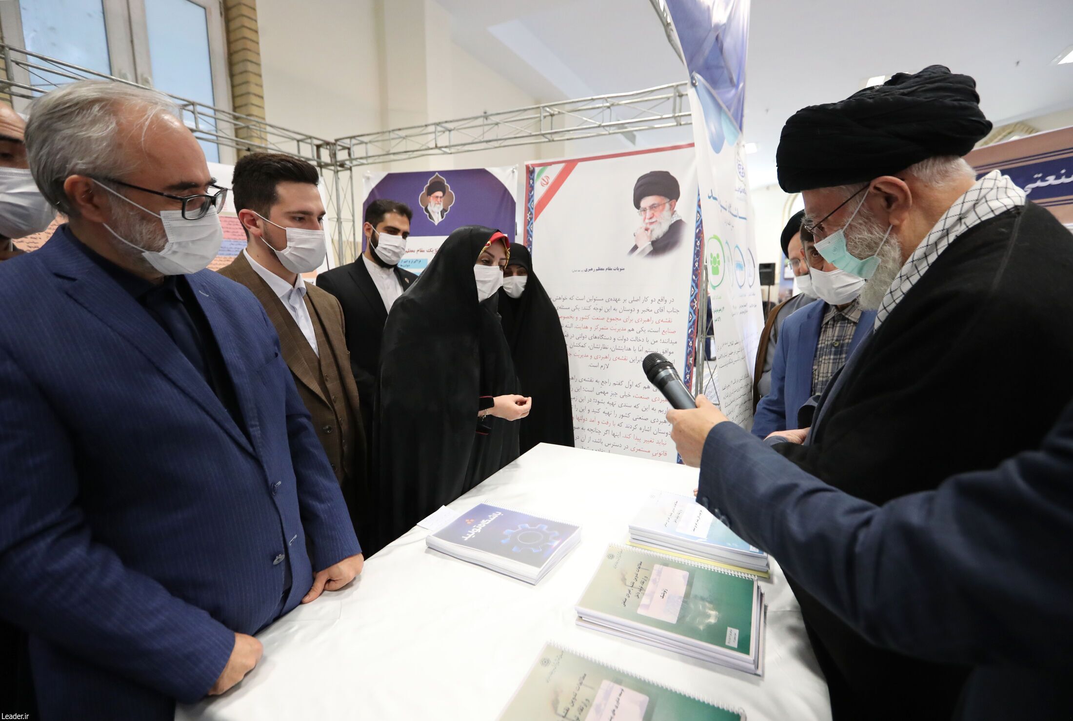 بازدید رهبر انقلاب از نمایشگاه توانمندیهای تولید داخل+ فیلم و عکس بازدید رهبر انقلاب از نمایشگاه توانمندیهای تولید داخل+ فیلم و عکس