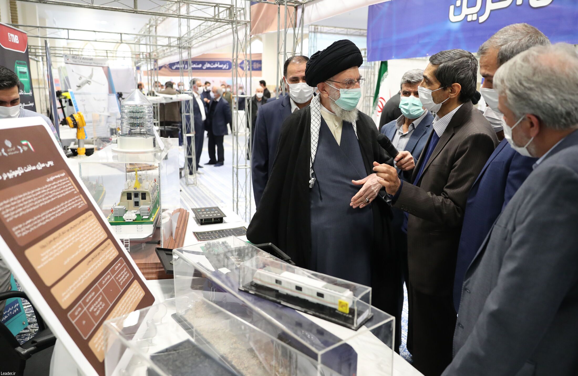 بازدید رهبر انقلاب از نمایشگاه توانمندیهای تولید داخل+ فیلم و عکس بازدید رهبر انقلاب از نمایشگاه توانمندیهای تولید داخل+ فیلم و عکس