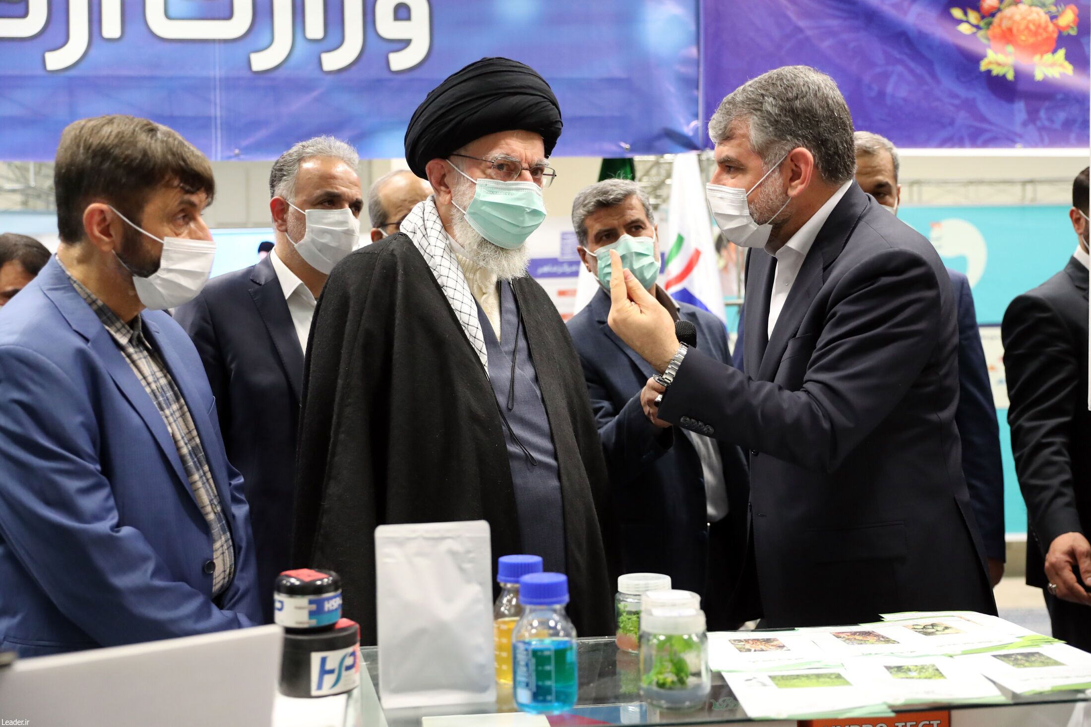 بازدید رهبر انقلاب از نمایشگاه توانمندیهای تولید داخل+ فیلم و عکس بازدید رهبر انقلاب از نمایشگاه توانمندیهای تولید داخل+ فیلم و عکس