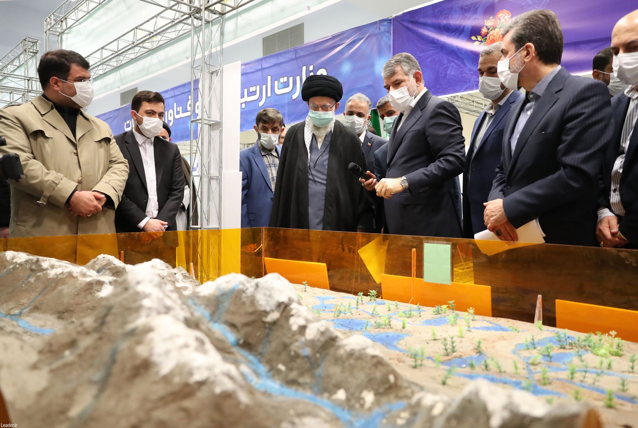 بازدید رهبر انقلاب از نمایشگاه توانمندیهای تولید داخل+ فیلم و عکس بازدید رهبر انقلاب از نمایشگاه توانمندیهای تولید داخل+ فیلم و عکس