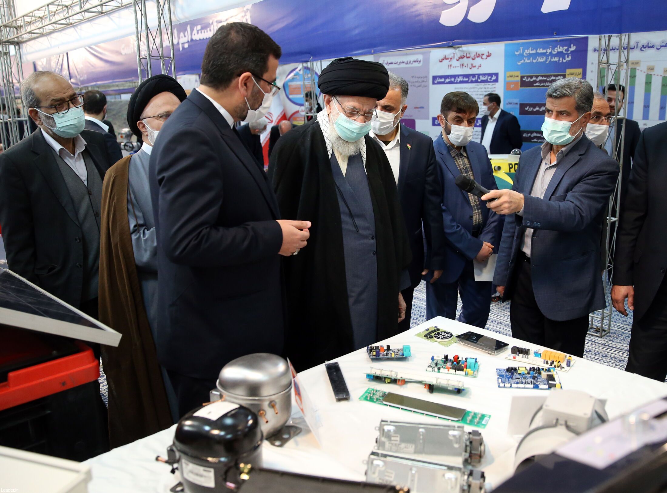 بازدید رهبر انقلاب از نمایشگاه توانمندیهای تولید داخل+ فیلم و عکس بازدید رهبر انقلاب از نمایشگاه توانمندیهای تولید داخل+ فیلم و عکس