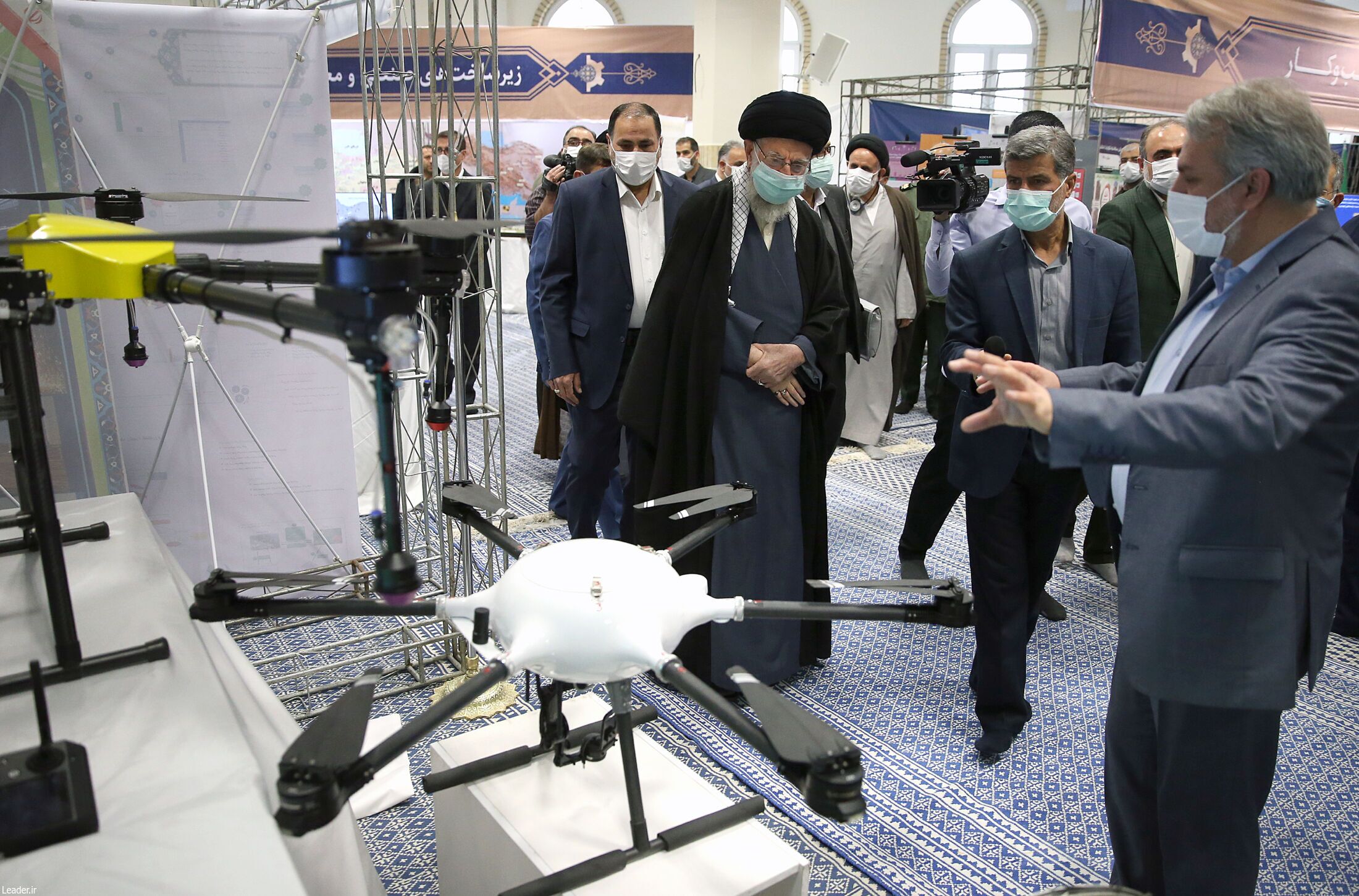 بازدید رهبر انقلاب از نمایشگاه توانمندیهای تولید داخل+ فیلم و عکس بازدید رهبر انقلاب از نمایشگاه توانمندیهای تولید داخل+ فیلم و عکس