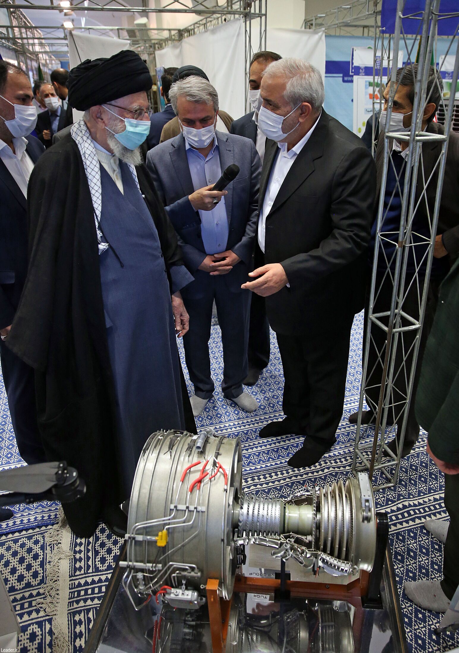 بازدید رهبر انقلاب از نمایشگاه توانمندیهای تولید داخل+ فیلم و عکس بازدید رهبر انقلاب از نمایشگاه توانمندیهای تولید داخل+ فیلم و عکس