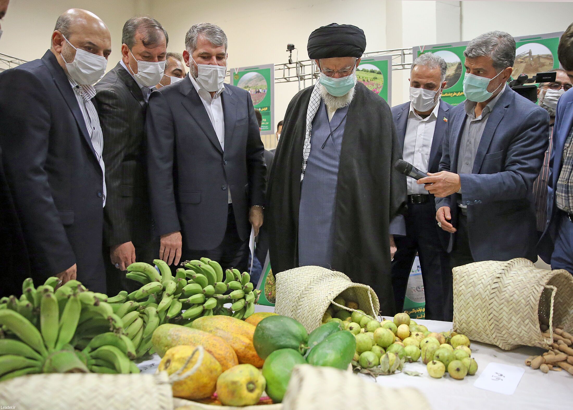 بازدید رهبر انقلاب از نمایشگاه توانمندیهای تولید داخل+ فیلم و عکس بازدید رهبر انقلاب از نمایشگاه توانمندیهای تولید داخل+ فیلم و عکس