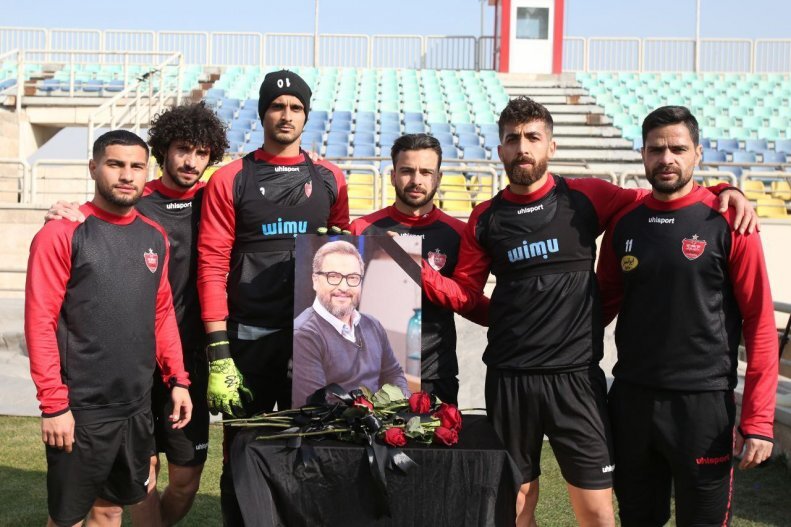 اداری احترام به میناوند در تمرین پرسپولیس + عکس اداری احترام به میناوند در تمرین پرسپولیس + عکس