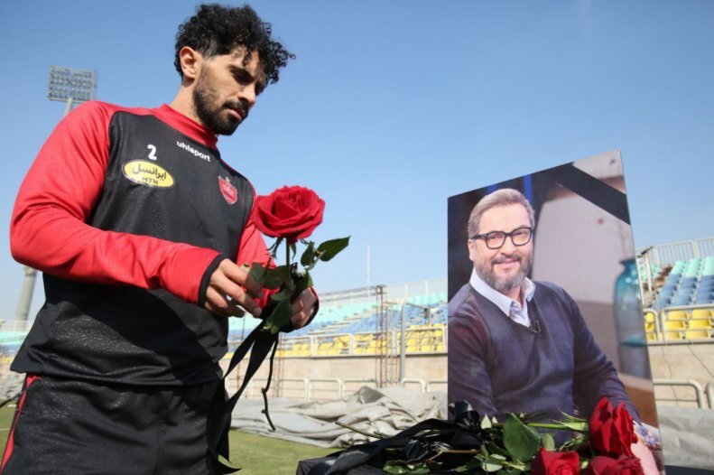 اداری احترام به میناوند در تمرین پرسپولیس + عکس اداری احترام به میناوند در تمرین پرسپولیس + عکس