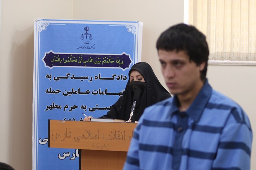 دادگاه عاملان حمله تروریستی شاهچراغ| متهم ردیف اول: اُمرا به من گفته بودند که با زنان و بچهها کاری ندارند دادگاه عاملان حمله تروریستی شاهچراغ| متهم ردیف اول: اُمرا به من گفته بودند که با زنان و بچهها کاری ندارند