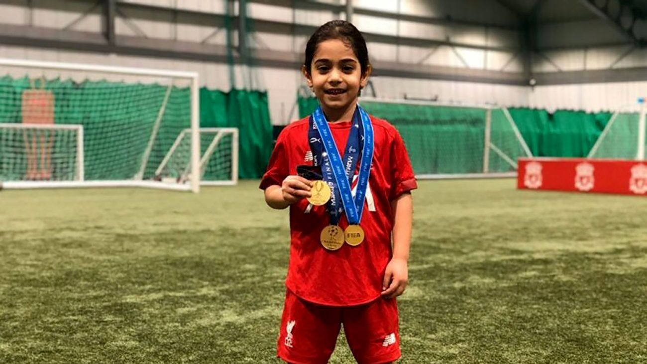 آرات حسینی، کودک نابغه فوتبال ایران، با سپاهان قرارداد بست + عکس آرات حسینی، کودک نابغه فوتبال ایران، با سپاهان قرارداد بست + عکس