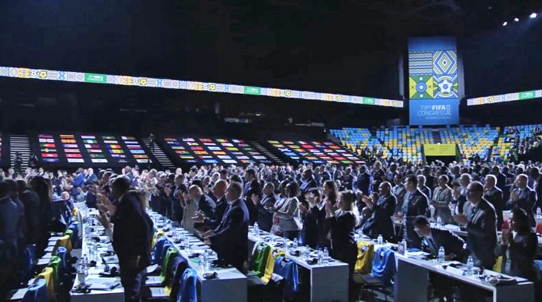 اینفانتینو تا ۲۰۲۷ در فیفا ماند + عکس اینفانتینو تا ۲۰۲۷ در فیفا ماند + عکس