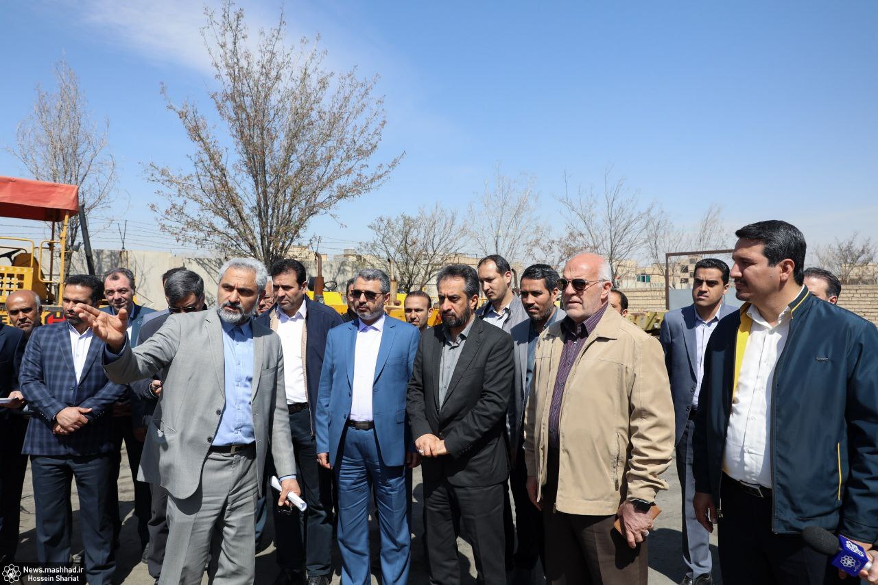 ۱۵ دستگاه خودرو جدید سنگین و نیمه سنگین سازمان عمران شهرداری مشهد رونمایی شد | تولید بیش از ۱۰۰ هزارتن آسفالت و ۳۰۰ هزارتن قطعات سنگی دریک سال
