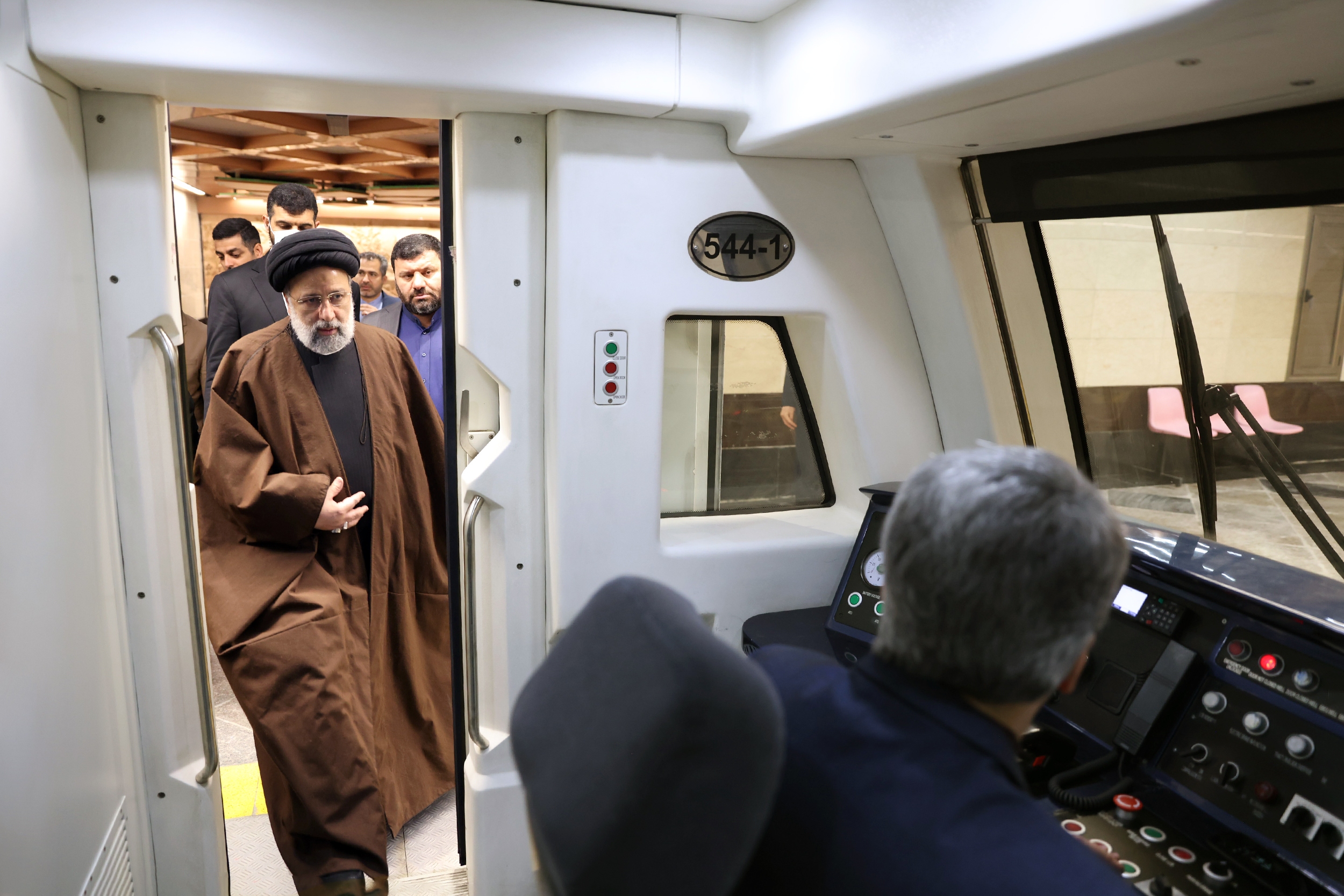 بهرهبرداری از ۵ ایستگاه و ۱۱ کیلومتر خط مترو در پایتخت با حضور رئیسجمهور+ عکس بهرهبرداری از ۵ ایستگاه و ۱۱ کیلومتر خط مترو در پایتخت با حضور رئیسجمهور+ عکس