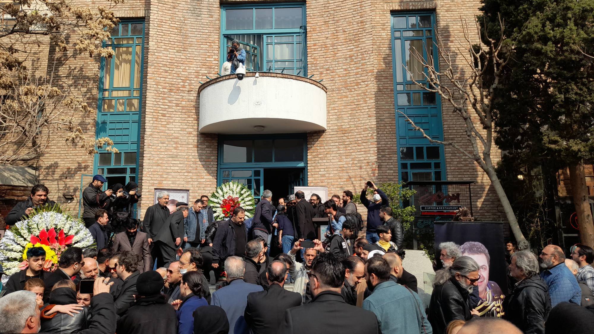 مراسم تشییع پیکر و تدفین شهرام عبدلی + فیلم و عکس مراسم تشییع پیکر و تدفین شهرام عبدلی + فیلم و عکس