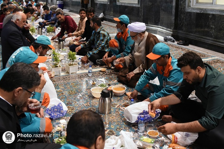 ۳۰۰۰ پاکبان مشهدی مهمان سفره افطار رضوی شدند