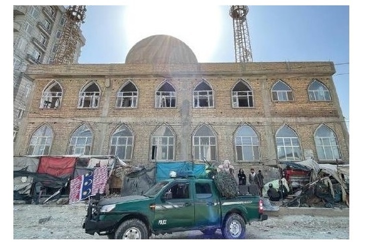 گروه تروریستی داعش مسؤولیت انفجار اخیر در مسجد شیعیان مزار شریف افغانستان را برعهده گرفت و برخی منابع از افزایش شهدای این انفجار به ۴۵ تن خبر دادند.
