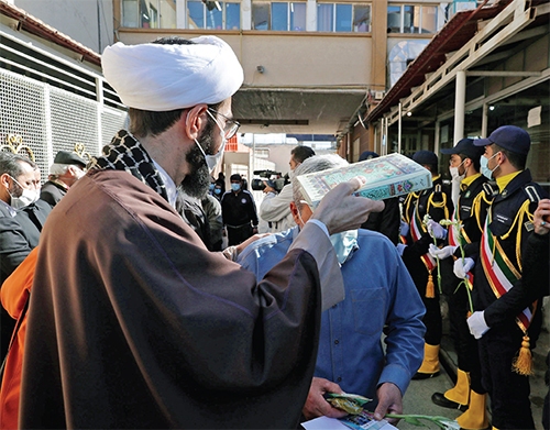 مهربانی مردم در «مشهد مهربان» مهربانی مردم در «مشهد مهربان»