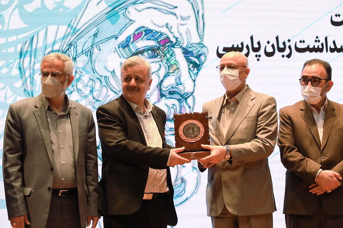 نشان عالی فردوسی به پنج نفر اعطا شد + تصاویر نشان عالی فردوسی به پنج نفر اعطا شد + تصاویر