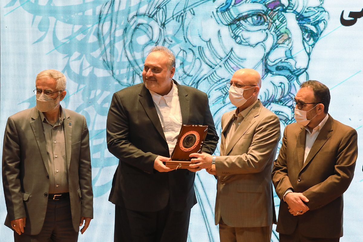 نشان عالی فردوسی به پنج نفر اعطا شد + تصاویر نشان عالی فردوسی به پنج نفر اعطا شد + تصاویر