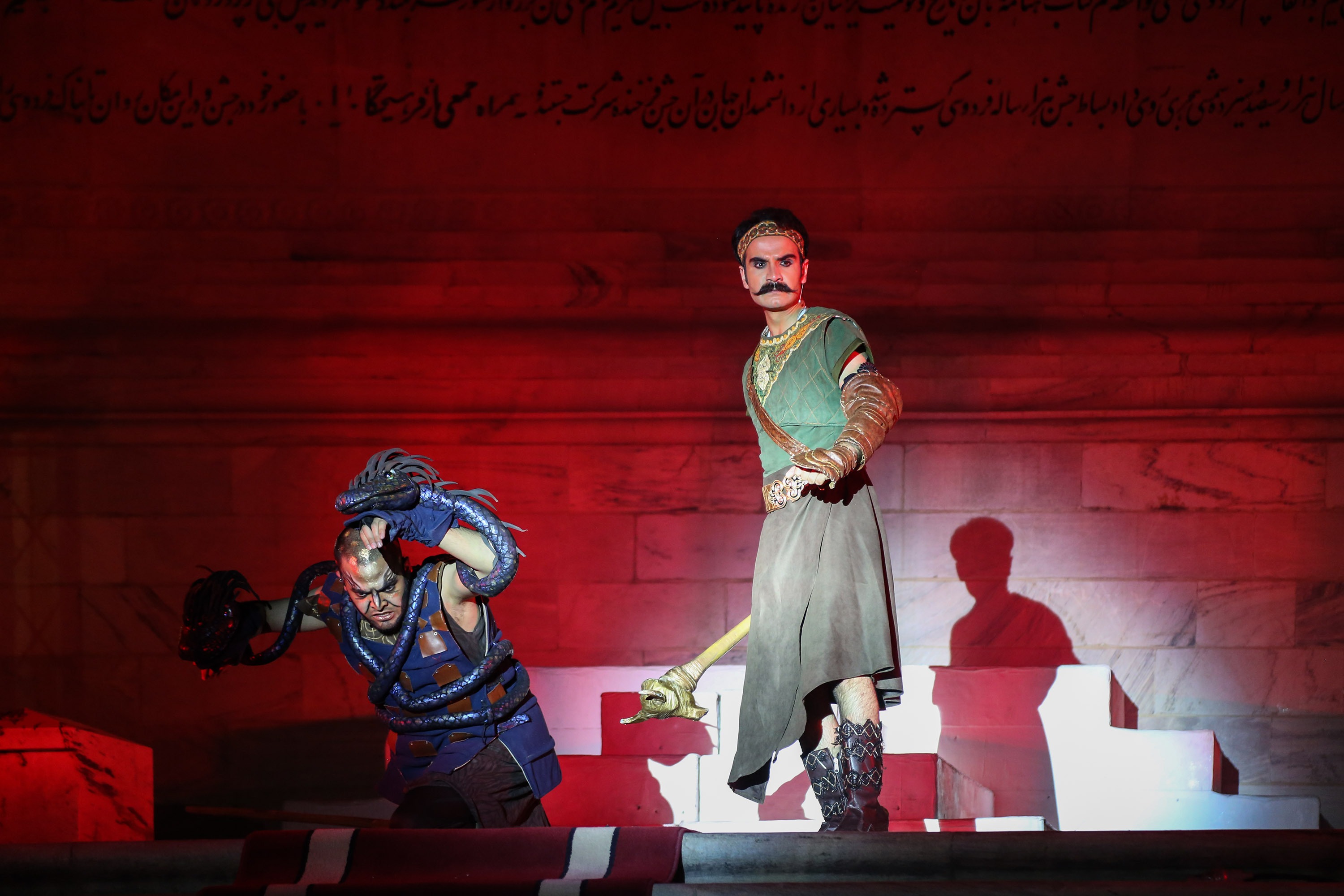 «افسانه ماردوش» روی صحنه باشکوه آرامگاه فردوسی «افسانه ماردوش» روی صحنه باشکوه آرامگاه فردوسی