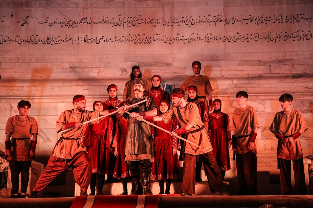 «افسانه ماردوش» روی صحنه باشکوه آرامگاه فردوسی «افسانه ماردوش» روی صحنه باشکوه آرامگاه فردوسی