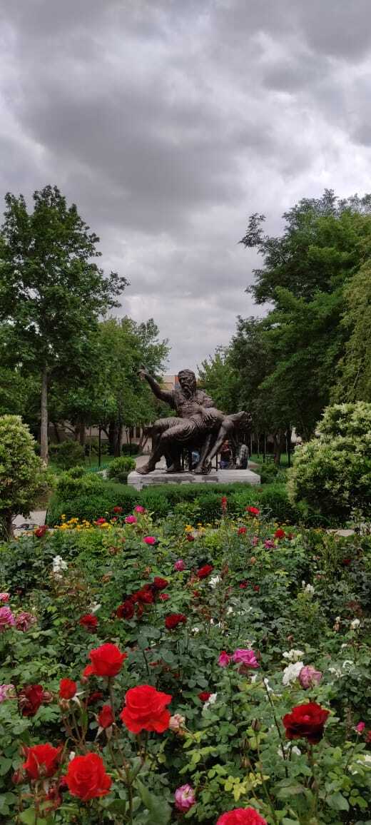 از مجسمه «سوگ سهراب» در مشهد رونمایی میشود از مجسمه «سوگ سهراب» در مشهد رونمایی میشود