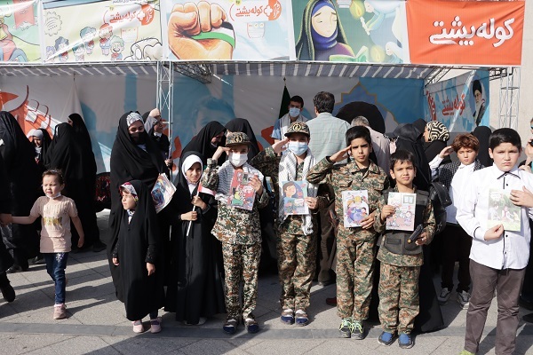 گپ و گفت با شماری از کودکان و نوجوانان پویش بزرگ «سلام فرمانده» در مشهد گپ و گفت با شماری از کودکان و نوجوانان پویش بزرگ «سلام فرمانده» در مشهد