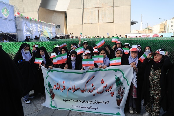 گپ و گفت با شماری از کودکان و نوجوانان پویش بزرگ «سلام فرمانده» در مشهد گپ و گفت با شماری از کودکان و نوجوانان پویش بزرگ «سلام فرمانده» در مشهد