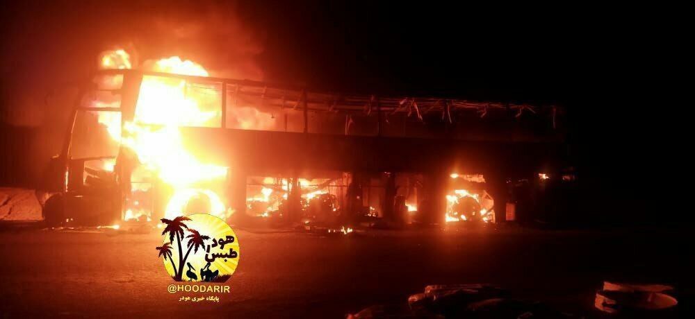 اتوبوس مسافری مشهد به یزد در آتش سوخت (۱۳ خردادماه ۱۴۰۱)