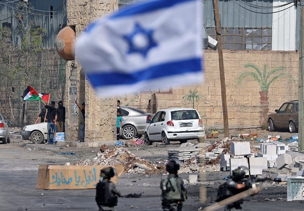 زخمیشدن ۴۱ فلسطینی در حمله نظامیان اسرائیلی + تصاویر زخمیشدن ۴۱ فلسطینی در حمله نظامیان اسرائیلی + تصاویر