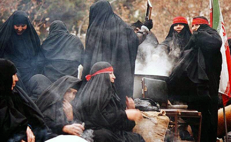 گفتگو با زینت زندهباد، امدادگر ۸ سال دفاع مقدس | از کمکرسانی در جبههها تا واسطهگری ازدواج گفتگو با زینت زندهباد، امدادگر ۸ سال دفاع مقدس | از کمکرسانی در جبههها تا واسطهگری ازدواج