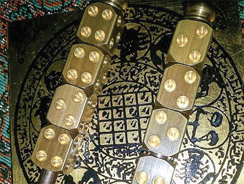 در متون دینی فال گرفتن، جزو خرافات است در متون دینی فال گرفتن، جزو خرافات است