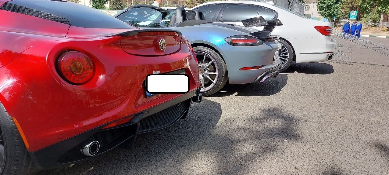 «دور دور کردن» خودروهای لاکچری در خیابان اندرزگوی تهران و توقیف خودروها + تصاویر «دور دور کردن» خودروهای لاکچری در خیابان اندرزگوی تهران و توقیف خودروها + تصاویر