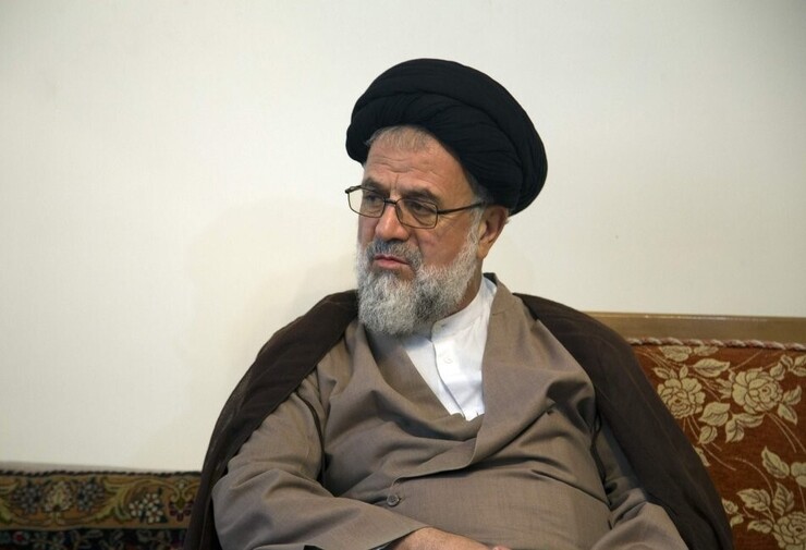 موسوی‌تبریزی به جزییاتی از جلسه اصلاح‌طلبان در منزل خاتمی که به انتخاب حجت‌الاسلام روحانی منجر شد اشاره می‌کند. او می‌گوید گزینه‌های دیگری مثل جهانگیری و عارف هم داشتیم، ولی به روحانی روی آوردیم.