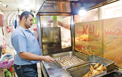 اینجا مشهد است، اما خون خرمشهر در رگهای آن جریان دارد اینجا مشهد است، اما خون خرمشهر در رگهای آن جریان دارد