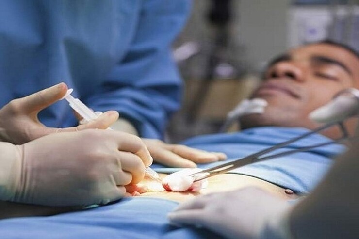 متخصص جراحی عمومی و فلوشیپ فوق تخصصی جراحی پیوند کبد گفت: خوشبختانه در مشهد حدود ۹ سال است که پیوند کبد انجام می‌شود و تاکنون ۵۰۰ پیوند کبد انجام شده است. آمار‌ها نشان می‌دهد که درصد بالایی پیوند کبد موفقیت‌آمیز بوده است به‌گونه‌ای که در این زمینه با کشور‌های اروپایی برابری می‌کنیم.