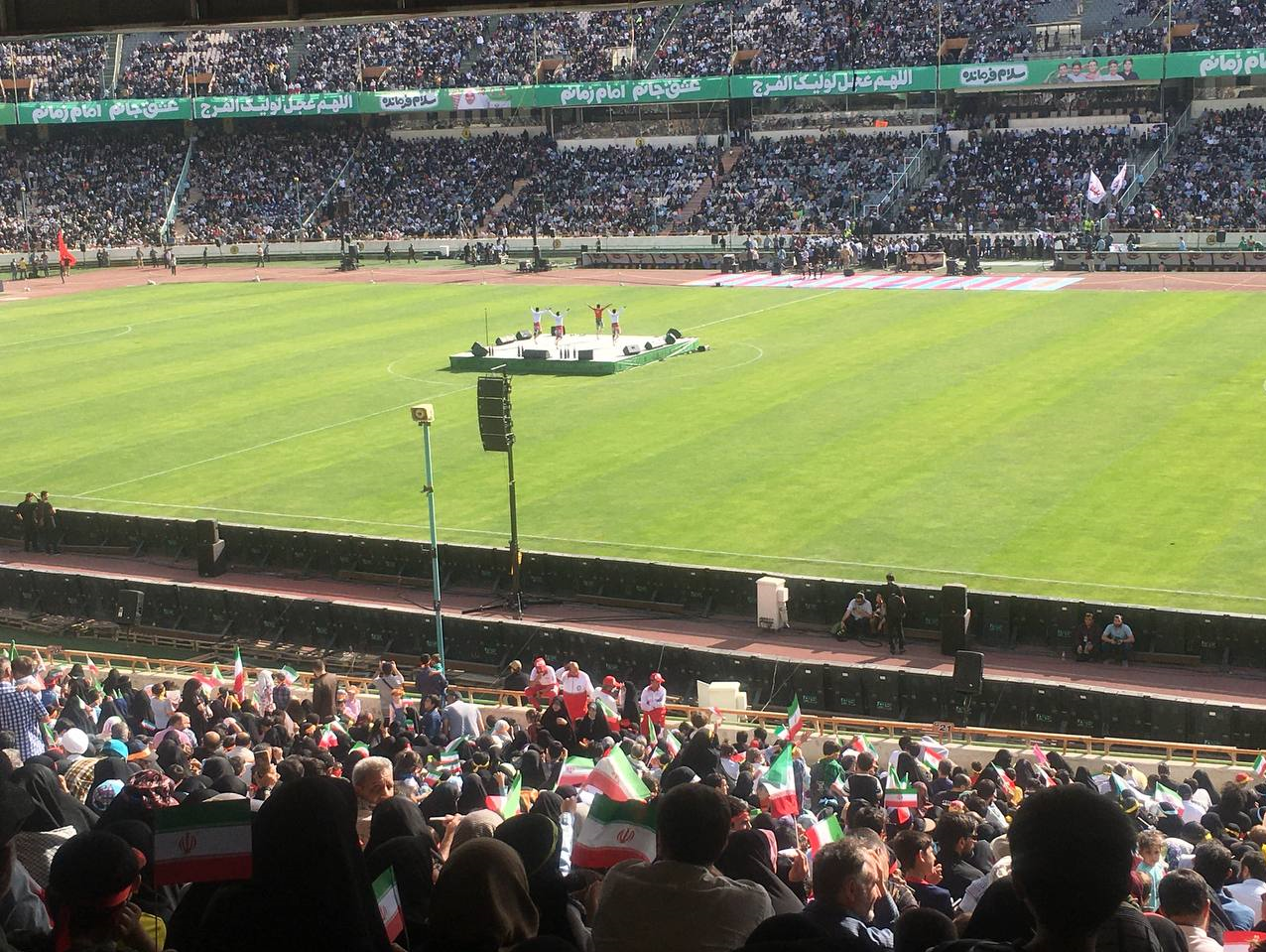 غوغای ۱۰۰ هزار نفری دهه نودیها در ورزشگاه آزادی+ فیلم و تصاویر غوغای ۱۰۰ هزار نفری دهه نودیها در ورزشگاه آزادی+ فیلم و تصاویر