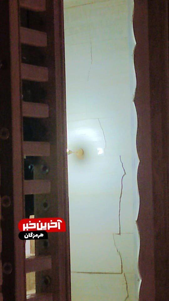 فیلم ها و عکس هایی از خسارت زلزله ۶ ریشتری هرمزگان (۱۱ تیر ۱۴۰۱) فیلم ها و عکس هایی از خسارت زلزله ۶ ریشتری هرمزگان (۱۱ تیر ۱۴۰۱)