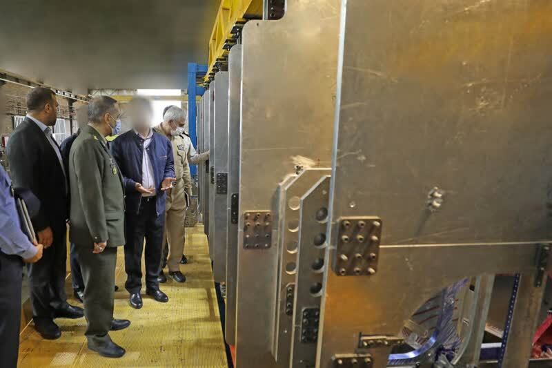 بازدید وزیر دفاع از مراحل ساخت جت یاسین+ عکس بازدید وزیر دفاع از مراحل ساخت جت یاسین+ عکس