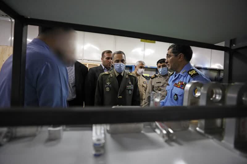 بازدید وزیر دفاع از مراحل ساخت جت یاسین+ عکس بازدید وزیر دفاع از مراحل ساخت جت یاسین+ عکس