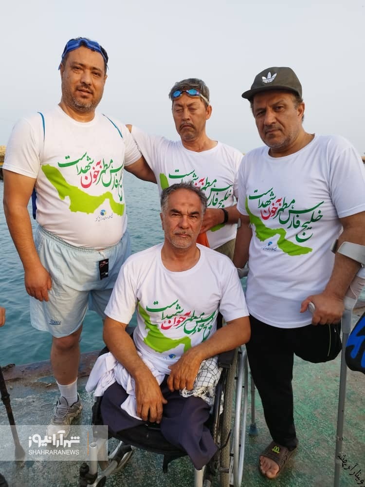 شنای ۳۰ شناگر جانباز در سالروز حمله آمریکا به هواپیمای مسافربری ایرانی + تصاویر