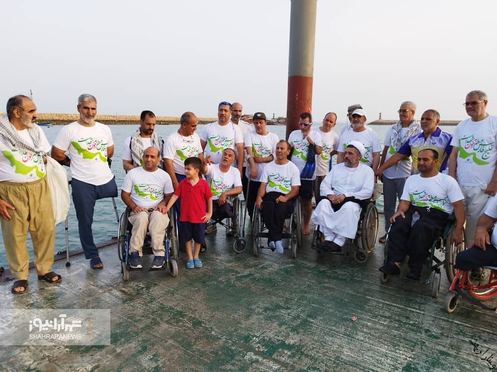 شنای ۳۰ شناگر جانباز در سالروز حمله آمریکا به هواپیمای مسافربری ایرانی + تصاویر