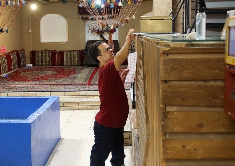 معرفی رستورانی که کوتاه قامتان آن را اداره می کنند معرفی رستورانی که کوتاه قامتان آن را اداره می کنند