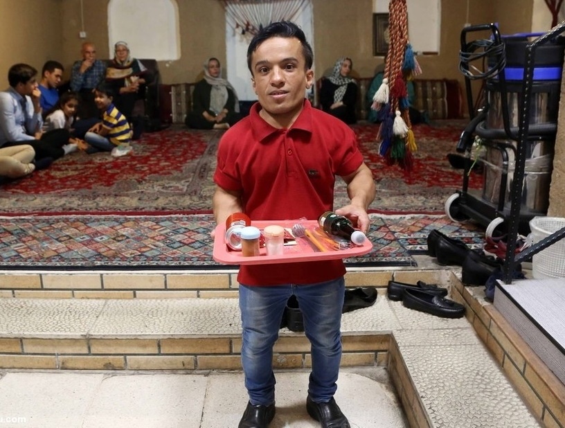 معرفی رستورانی که کوتاه قامتان آن را اداره می کنند معرفی رستورانی که کوتاه قامتان آن را اداره می کنند