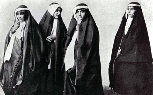 خون گوهرشاد زیر کلاه «تماملبه» خون گوهرشاد زیر کلاه «تماملبه»