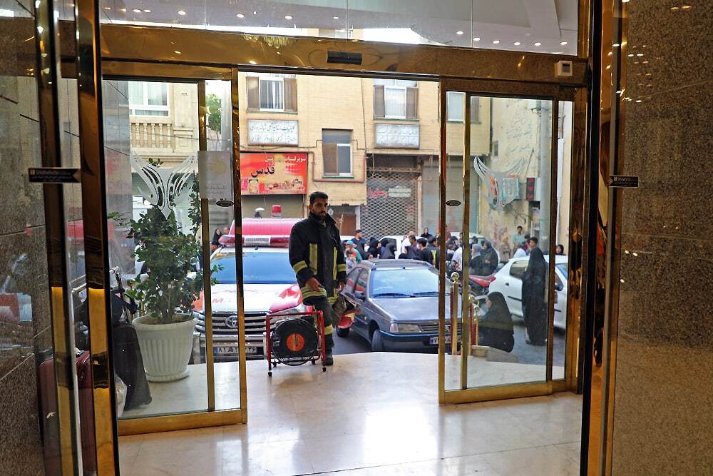 نشت گاز در هتل ۹ طبقه در مشهد | ۳۰ نفر مسموم شدند + عکس